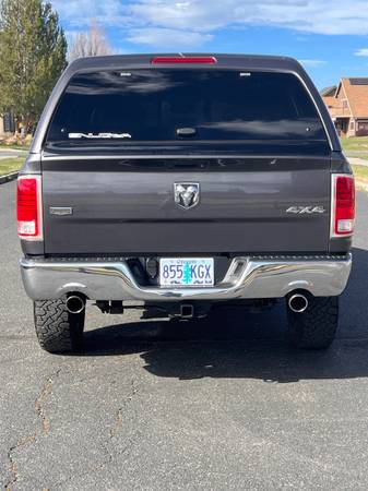 2017 RAM 1500 4X4 Crew Cab Laramie – One Owner