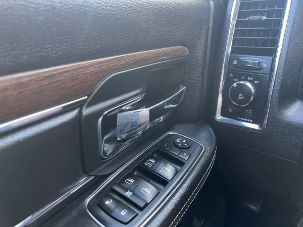 2017 RAM 1500 4X4 Crew Cab Laramie – One Owner