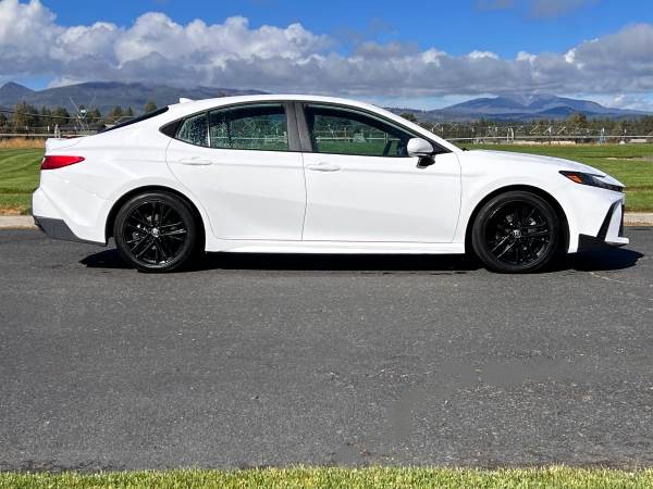 2025 TOYOTA CAMRY SE HYBRID